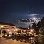 Dvur Hotel 3*