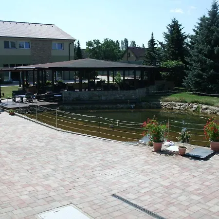 Dvur Hotel