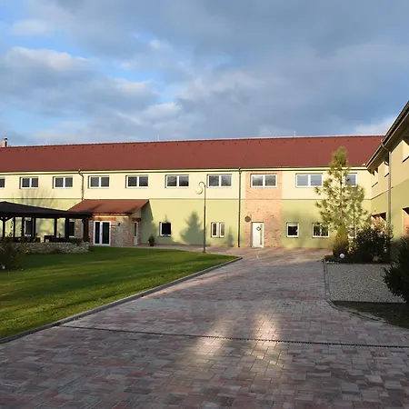 Dvur 3* Krnsko