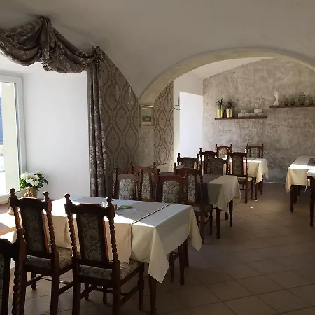 Dvur Hotel