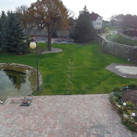 Hotel Dvur Krnsko